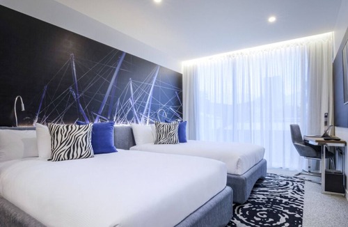 Brisbane Central Business District Hotel | Deluxe Twin Room w Balcony CBD Brisbane