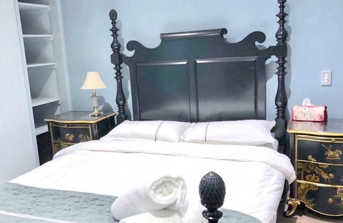 Park Orchards House | Deluxe Villa with Garden Kitchen Bathroom Wi-Fi TV