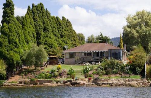Austins Ferry House | Derwent Vista