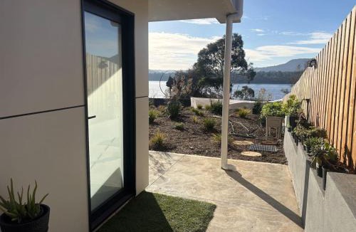 Austins Ferry House | Derwent Waters Hideway