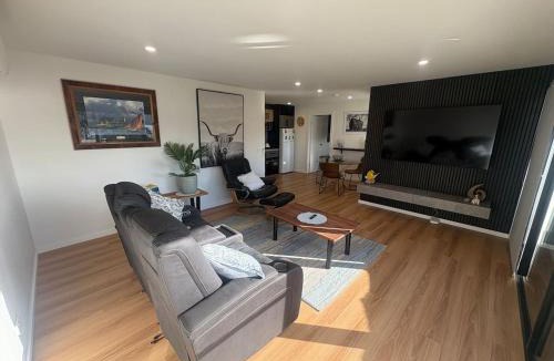 Austins Ferry House | Derwent Waters Hideway