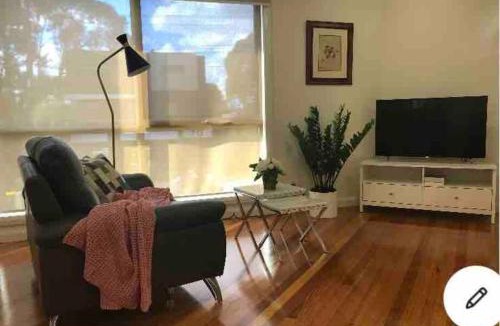 Glenroy Apartment | Design/bright/cosy townhouse between airport &city