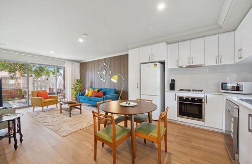 Bassendean Apartment | Designer Stay with Courtyard Bassendean near Swan Valley