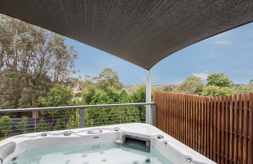 Mount Martha House | Devon Mt Martha Escape with Spa and Views