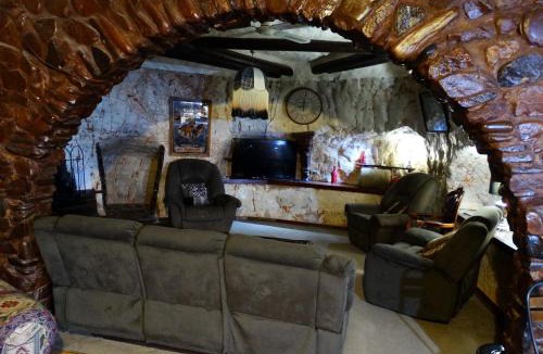 Coober Pedy Hotel | Di's Dugouts