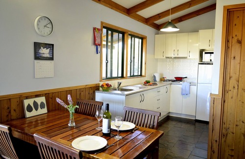 Diamond Tree Cottage | Diamond Forest Farm Stay, Pet Friendly cottages