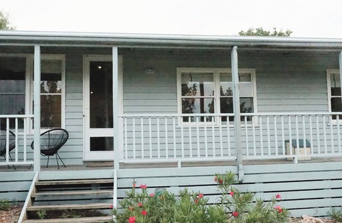 Queenscliff House | Dinghy's Rest in the heart of town