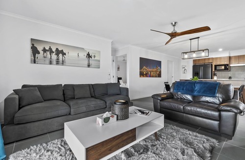 Caboolture South House | Dingo Den!
