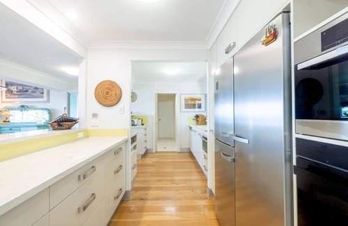 Zilzie Apartment | Direct Beach Access, Private Cove, 3 min to Emu Park