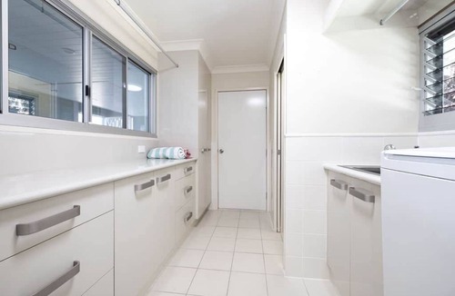 Zilzie Apartment | Direct Beach Access, Private Cove, 3 min to Emu Park