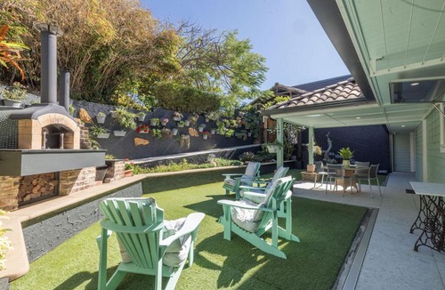 Zilzie House | Direct Beach Access, Private Cove, 3 min Emu Park