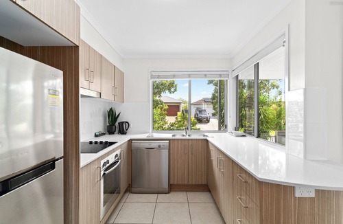 Mountain Creek Apartment | Direct Collective - Breeze on Brightwater