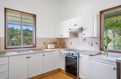 Bangalow House | Divine Cottage Bangalow - Main Street Bangalow Pet Friendly