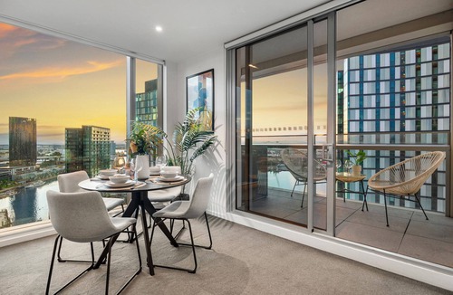 Docklands Apartment | Docklands 2BR Apartment w/180° Harbour Views | Pool, Gym & Parking