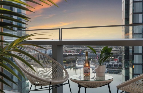Docklands Apartment | Docklands 2BR Apartment w/180° Harbour Views | Pool, Gym & Parking