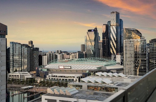 Docklands Apartment | Docklands 2BR Apartment w/180° Harbour Views | Pool, Gym & Parking