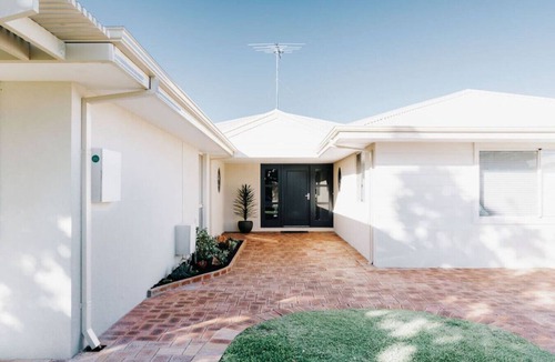 Dudley Park House | Dockside on Mandurah Canals