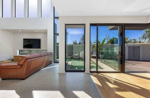 Buddina House | Dog Friendly Beachside Luxury Stay - Heated Pool