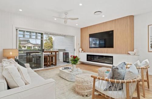 Soldiers Point House | Dog friendly Paradise, 1-2B Bagnall Ave - water views, air con, Wi-Fi