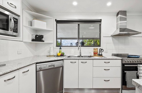 Ninderry House | Dog Friendly Retreat with Pool & Stunning Hinterland Views