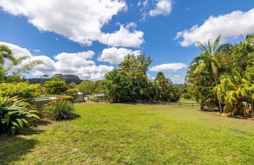 Ninderry House | Dog Friendly Retreat with Pool & Stunning Hinterland Views