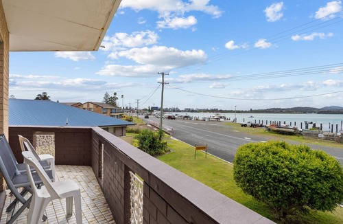 Tuncurry Apartment | Dolphin Place 1 on the Tuncurry waterfront.