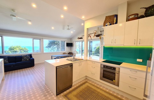 Woolgoolga House | Dolphin's Moon on Pollack