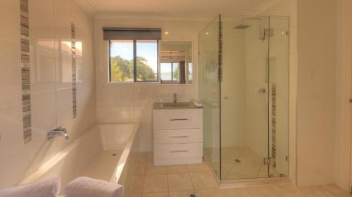 Tin Can Bay Apartment | Dolphin Waters