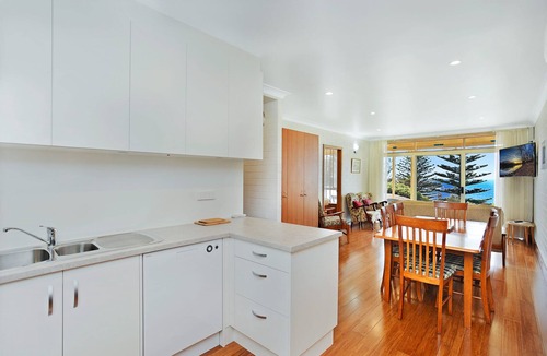Port Elliot Apartment | Dolphins Beachfront Apartment 4: Gateway to an Incredible Horseshoe Bay View