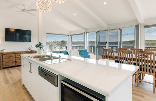Lake Wangary House | Dolphinview is where luxury resides