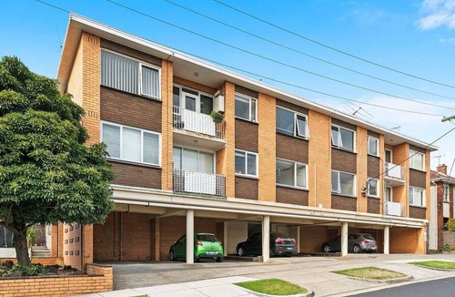 St. Kilda East Apartment | Domi Rentals - The Balaclava Den