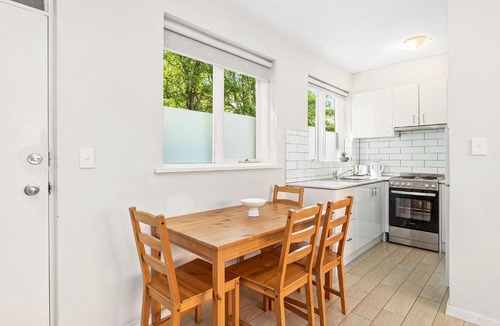 St. Kilda East Apartment | Domi Rentals - The Carlisle Apartments