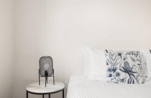 St. Kilda East Apartment | Domi Rentals - The Carlisle Apartments