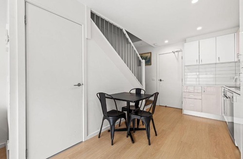 St. Kilda East Apartment | Domi Rentals - The Carlisle Apartments