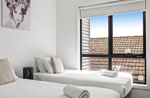 St. Kilda East Apartment | Domi Rentals - The Carlisle Apartments