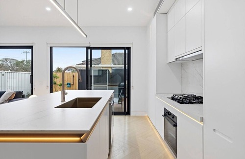 Cheltenham House | Domi Rentals - The Cheltenham Southland House