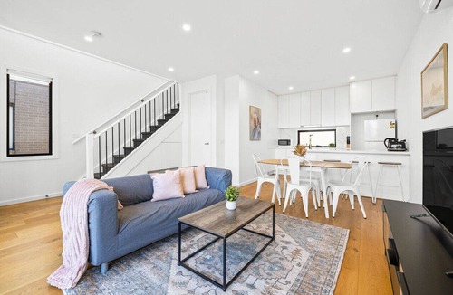 Moorabbin Villa | Domi Rentals - The Moorabbin Townhouse