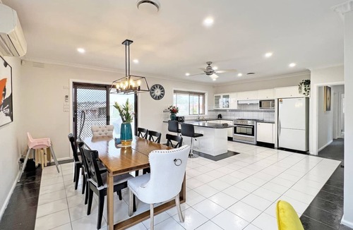 Doncaster House | Doncaster Brick Family Home up to 9ppl Netflix Parking Wifi