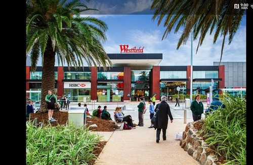 Doncaster House | Doncaster Westfield Shopping Mall Holiday House