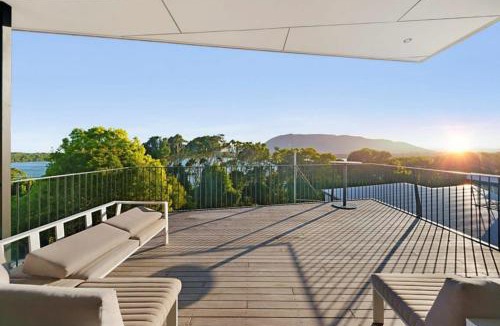Camden Head House | Dooragan Executive Beach House - Dunbogan
