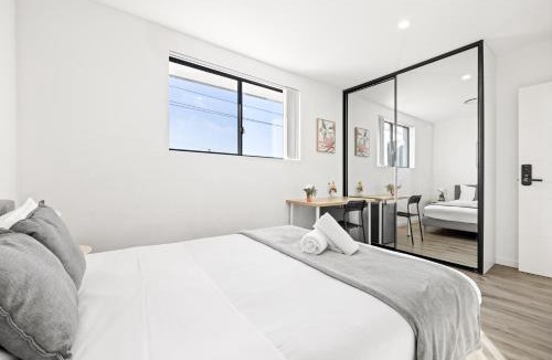 Guildford West House | Double Room in Guildford West - Near Parks & Eateries - Explore with Ease - Shared Bathroom