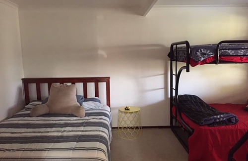 Guilderton House | Double storey Holiday Home pet friendly sleeps 10