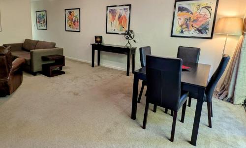 Hawthorn Apartment | Downstairs in Hawthorn