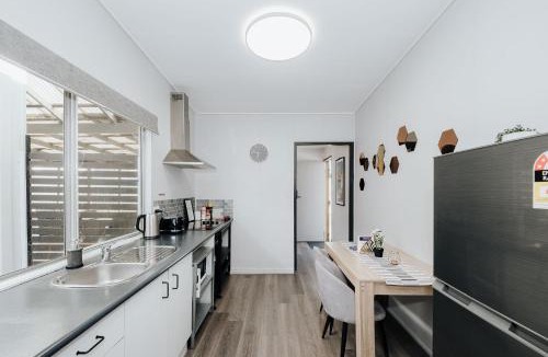 Kallangur House | Dream Holiday Condo w Caravan Parking @ Kallangur
