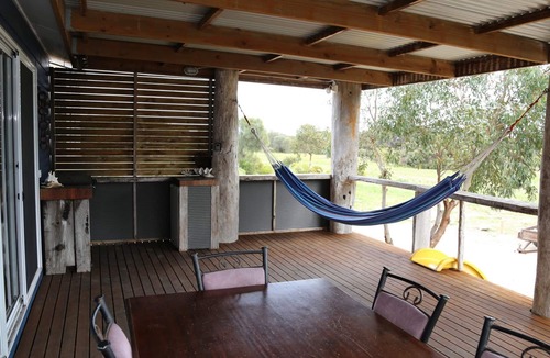 Marion Bay House | Driftaway -WIFI, NETFLIX, pet friendly, Comfort + Undercover deck with hammock