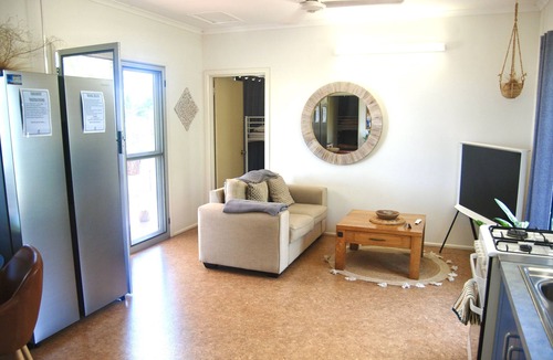 Dundee Beach House | Driftwood Beachfront Getaway, sleeps 8 comfortably, Linen included