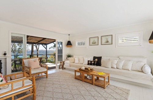 Avalon Beach House | Driftwood of Avalon Beach by TCC