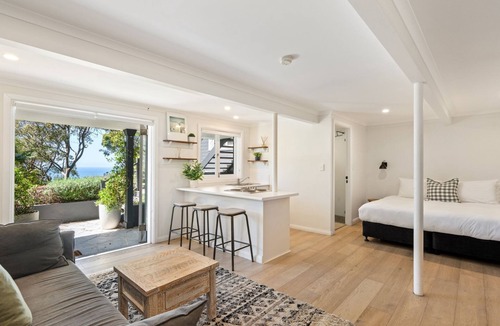 Avalon Beach House | Driftwood of Avalon Beach by TCC