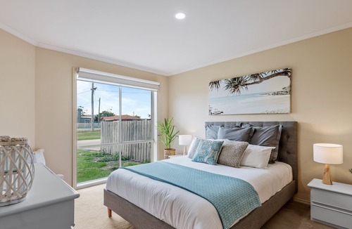 Dromana House | Dromana 3-Bed Getaway, Walk to Beach and Shops