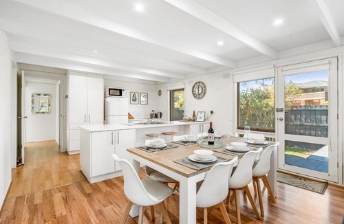 Safety Beach House | Dromana Beach Holiday House 3 minutes to the sand